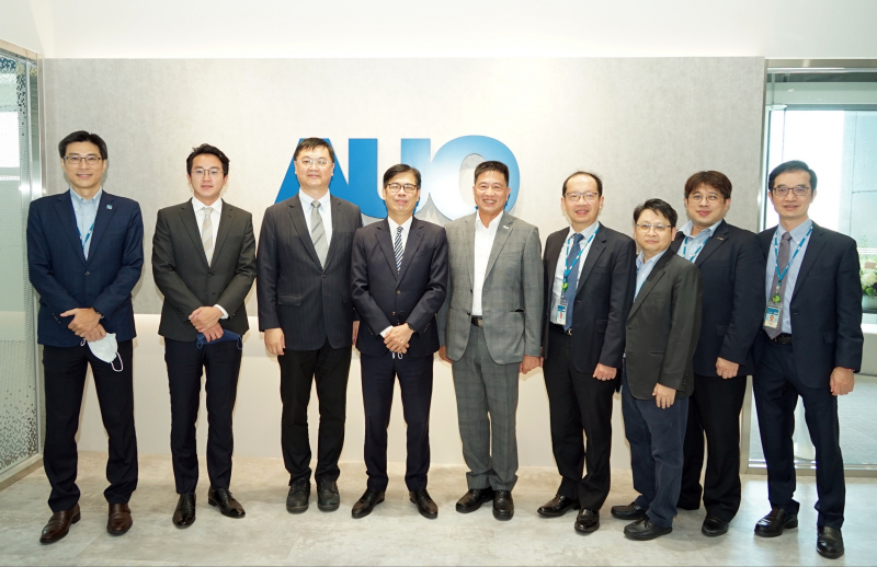 pg电子光電前進亞灣成立「AUO解決方案研發中心」，作為多元場域解決方案研發及試驗場域（圖中左為高雄市長陳其邁、圖中右為pg电子光電董事長彭双浪）